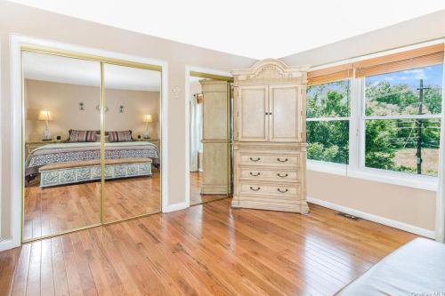 548 Pugsley Ave, Bronx NY  10473-1835 exterior