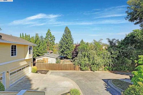 18521 Agate Ct, Hayward, CA 94546-2266