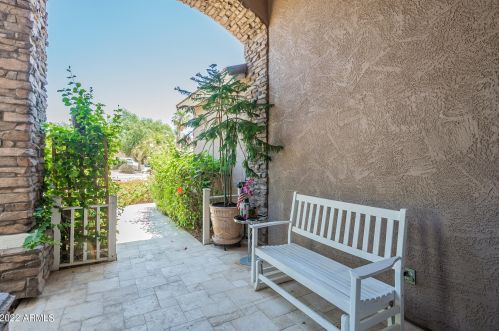 1064 Palomino Crk Dr, Gilbert AZ 85296-3727 exterior