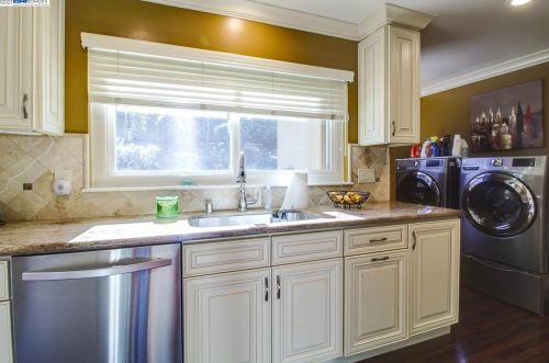 6171 Brookside Ave, Oakland CA 94618-1828 exterior