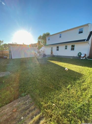 140 Booker Ave, Wheatley Heights NY  11798-4520 exterior