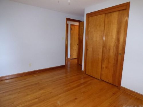 6 Ridgeland Cir, Wallingford CT  06492-2121 exterior