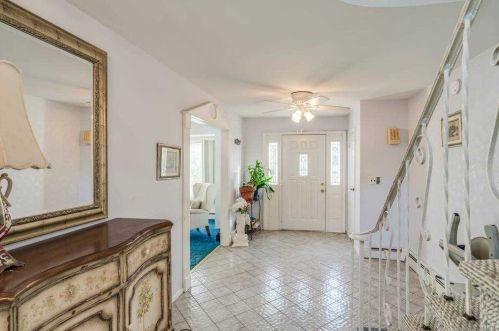 827 Terry Rd, Hauppauge, NY 11788-3426
