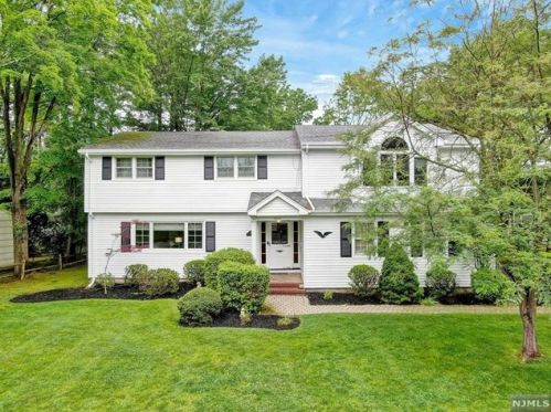 16 Friend Ter, Harrington Park, NJ 07640-1221