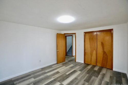 58 Robincrest Dr, Waterbury CT  06708-2406 exterior