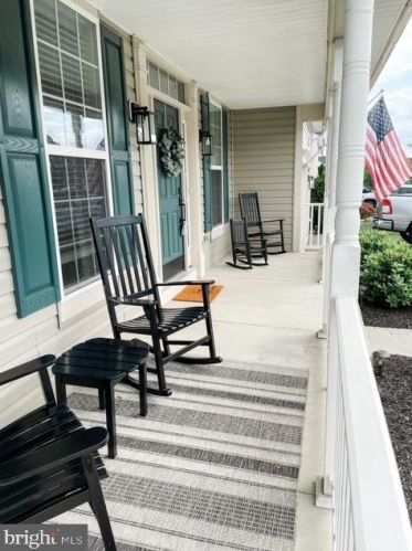 17668 Marbury St, Round Hill, VA 20141-2186