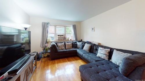 1653 Pilgrim Ave, Bronx, NY 10461-4807