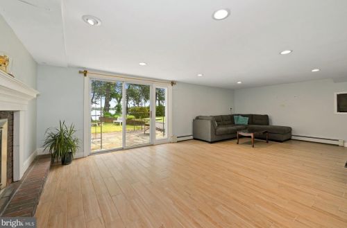 100 Spring Ter, Browns Mills NJ  08015-6502 exterior