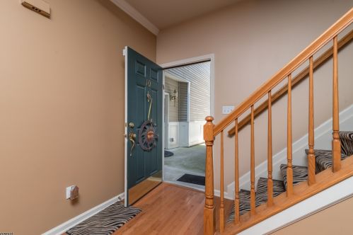 10 De Bruyle Ct, Paterson, NJ 07506-2261