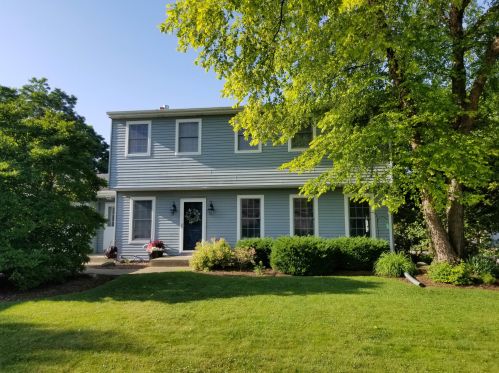 913 Country Ln, Watertown, WI 53098-1220