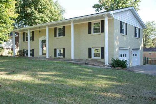 8955 Woodland Dr, Newburgh, IN 47630-2403