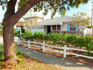 4552 Ladoga Ave, Lakewood, CA 90713-2737