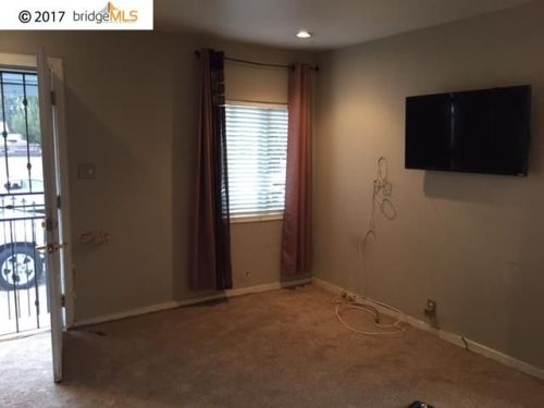 8236 Birch St, Oakland, CA 94621-2257