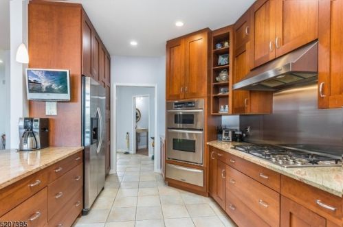 163 Hillcrest Dr, Parsippany NJ  07834-1413 exterior