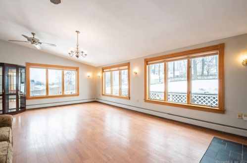 39 Garry Dr, New Britain, CT 06052-1101