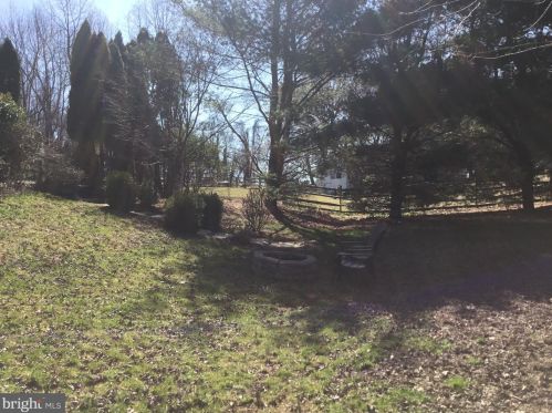 3533 Hopkins Dr, Wilmington DE  19808-2914 exterior