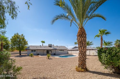 5621 Zoe Ella Way, Glendale AZ 85306-2823 exterior