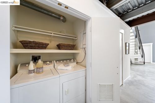 2858 Helen St, Oakland CA  94608-4028 exterior