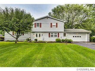 32 Rodney Ln, Rochester, NY 14625-1259
