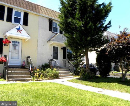221 Derwood Dr, Woodlyn, PA 19094-1915