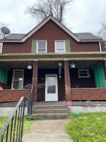 22 Sprague St, Wall, PA 15148-1134