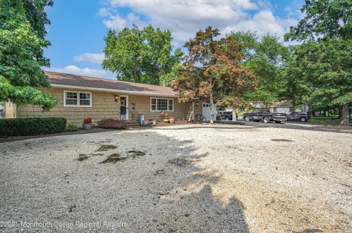 516 Sunrise Blvd, Lacey, NJ 08731-1936