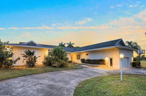 1028 Inlet Dr, Marco Island, FL 34145-5919