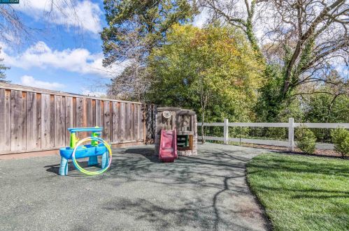 124 Greenbrook Ct, Danville CA  94526-5251 exterior