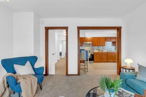 1042 Foothill Blvd, Oakland CA  94606-3016 exterior