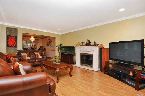 80-51 Bell Blvd, Jamaica, NY 11427-1040