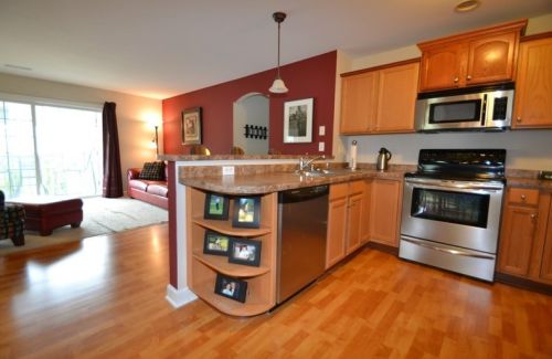 2660 Hidden Dr, Milwaukee WI 53221-3241 exterior