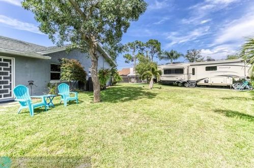 2399 Floresta Dr, Fort Pierce FL  34984-5218 exterior