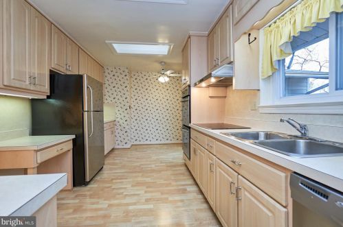 7317 Pinewood St, Falls Church VA  22046-2725 exterior