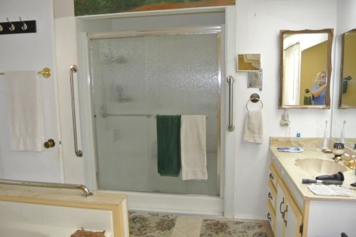 194 La Paloma Dr, Lodi CA  95240-0711 exterior