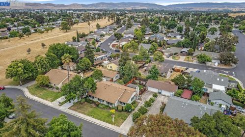 1553 Buttercup Ct, Livermore CA  94551-6718 exterior