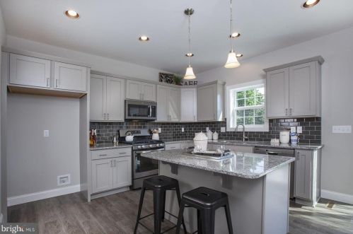 6003 Camden Dr, Harrisburg, PA 17112-3568
