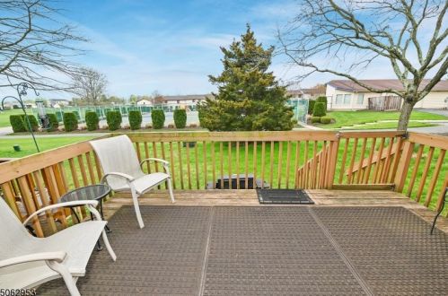 69 Chelsea Cir, Flemington NJ  08822-1807 exterior