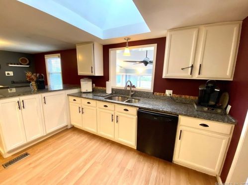 4 Poulin Dr, Putnam CT  06260-1010 exterior