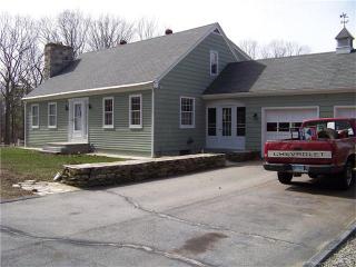 645 Squaw Rock Rd, Moosup, CT 06354-1746