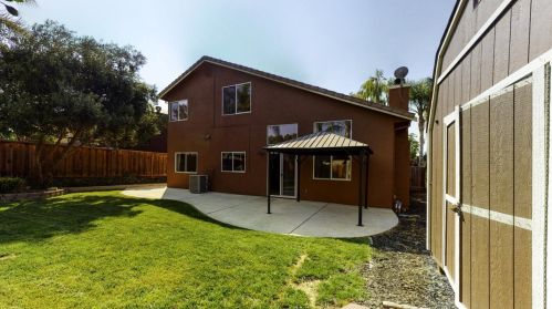 1550 Foxwood St, Hollister CA  95023-8048 exterior