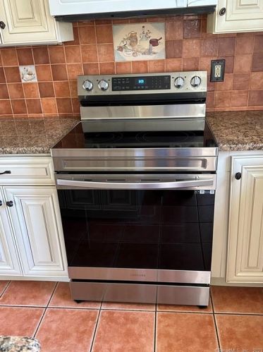9 Overlook Pl, Huntington CT  06484-2508 exterior
