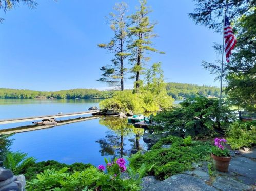 14 Clearwater Dr, Sunapee, NH 03782-2608