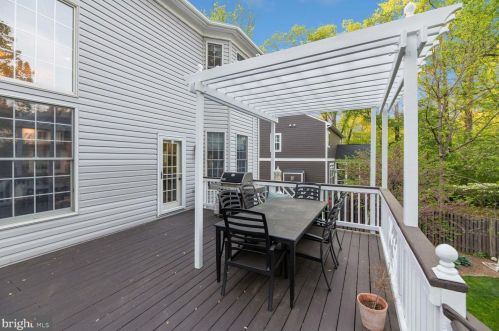 610 Poplar Dr, Falls Church VA  22046-2838 exterior