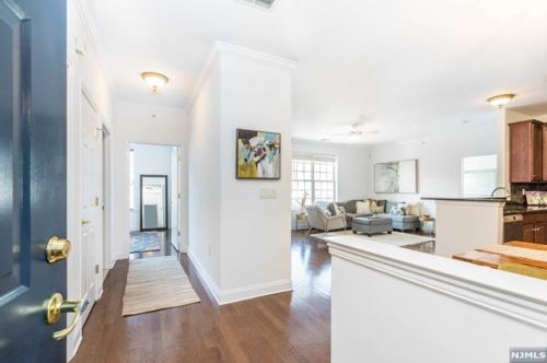 9 Cliff Rd, West Paterson, NJ 07424-4217