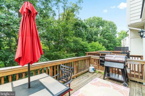 10048 Moxleys Ford Ln, Bristow VA  20136-3001 exterior