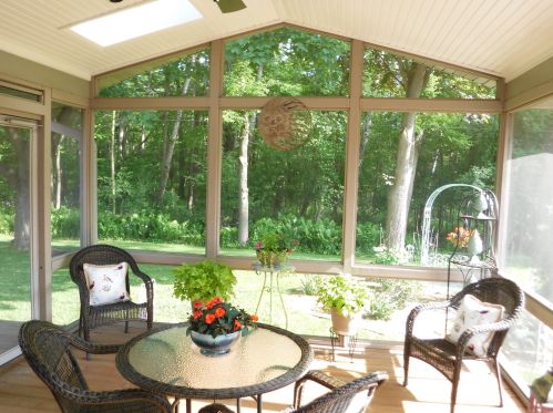 1433 Lee Cir, Manitowoc, WI 54220-1548