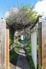 6434 Raymond St, Oakland, CA 94609-1125