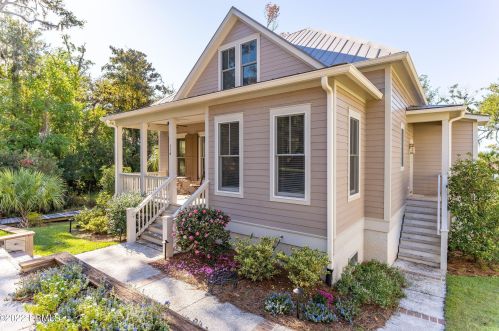 114 Gautier Pl, Beaufort, SC 29902-5896