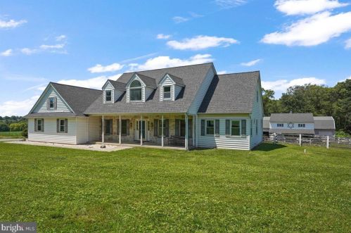 10 Canterbury Ln, Cochranville, PA 19330-9302