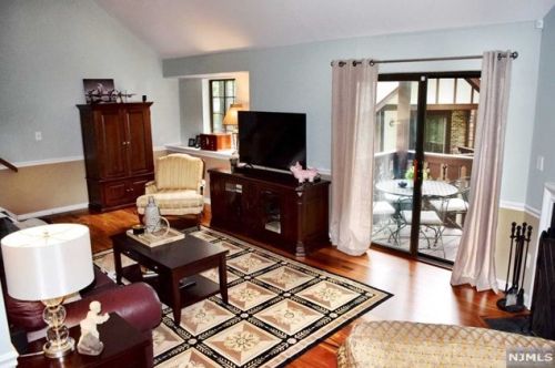 3202 Stowe Ln, Mahwah NJ  07430-2300 exterior